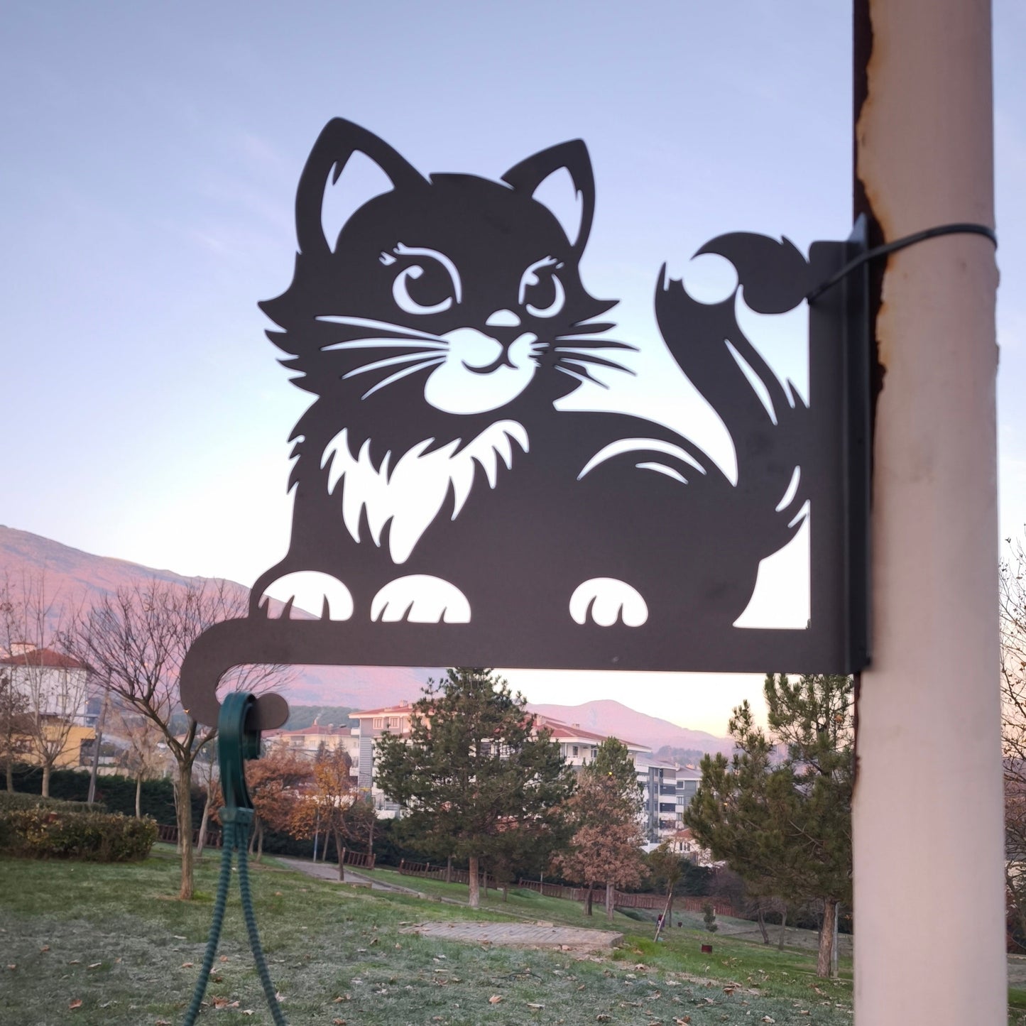 Tatlı Kedi Figürlü Metal Duvar Çiçek Askısı | Bahçe & Balkon Dekoru