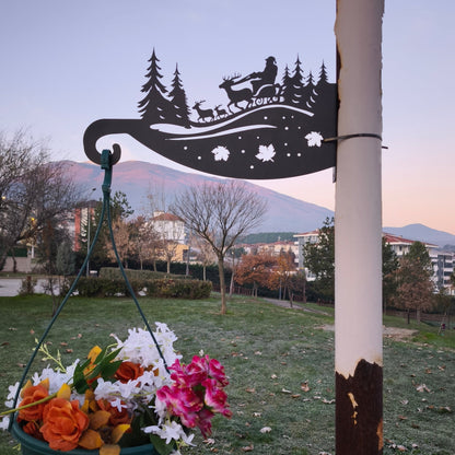 Noel Baba ve Geyikleri Figürlü Çiçeklik Askı Metali