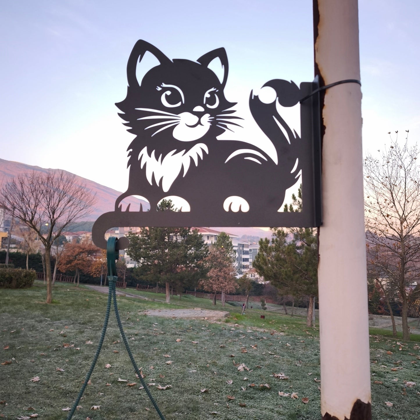 Tatlı Kedi Figürlü Çiçeklik Askı Metali