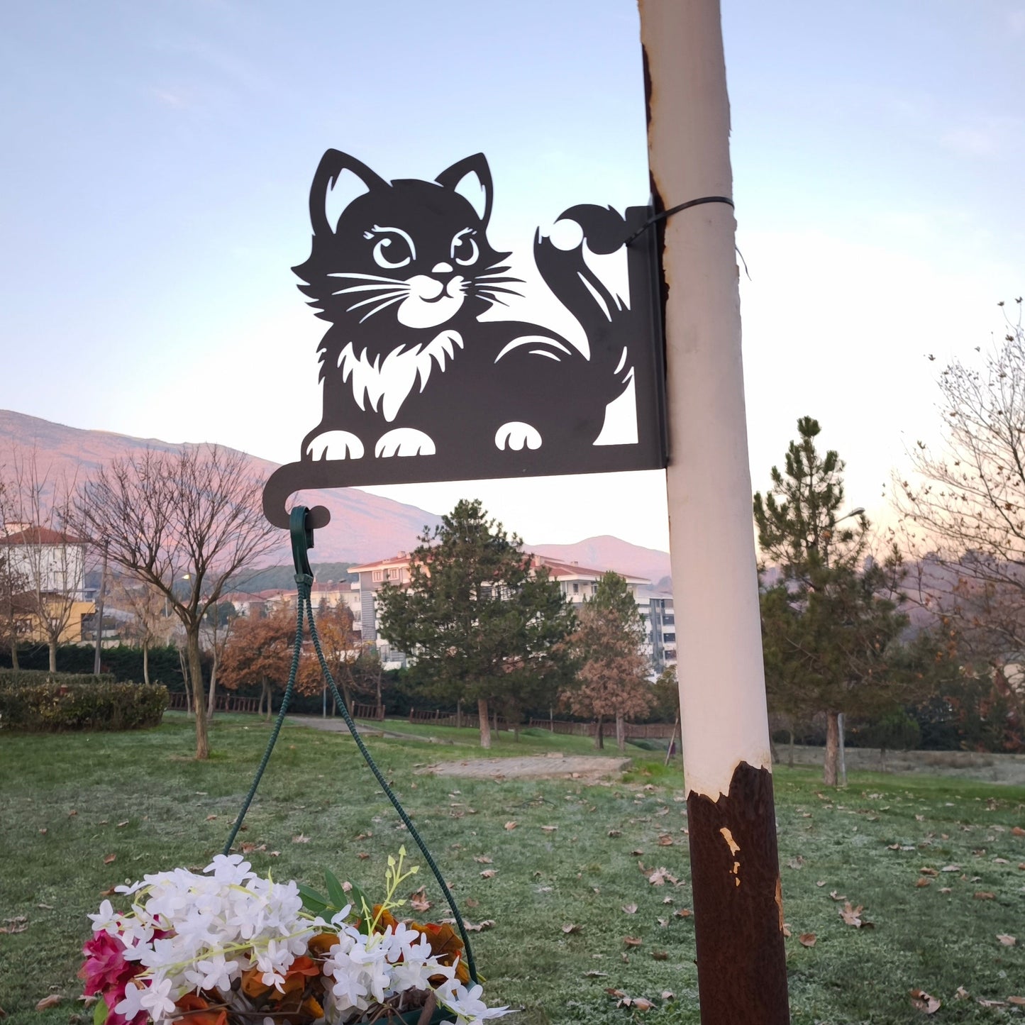 Tatlı Kedi Figürlü Çiçeklik Askı Metali