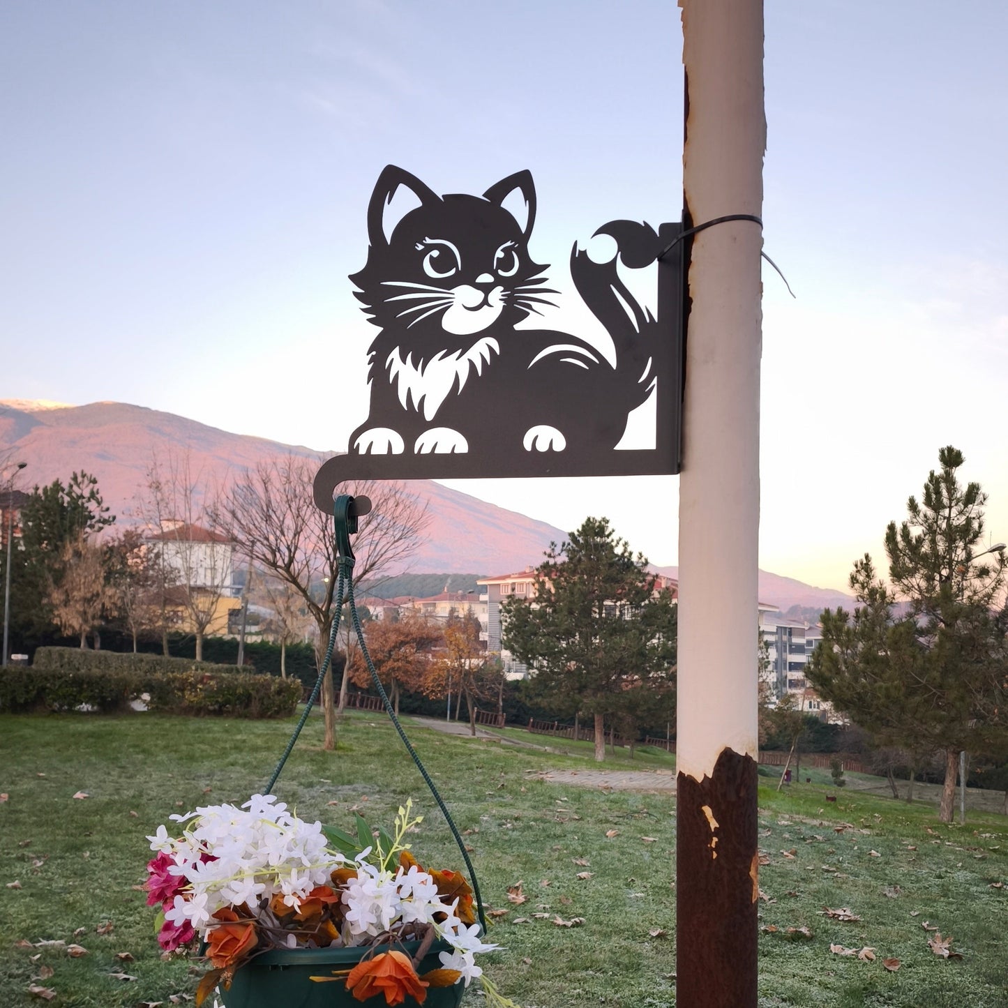 Tatlı Kedi Figürlü Çiçeklik Askı Metali