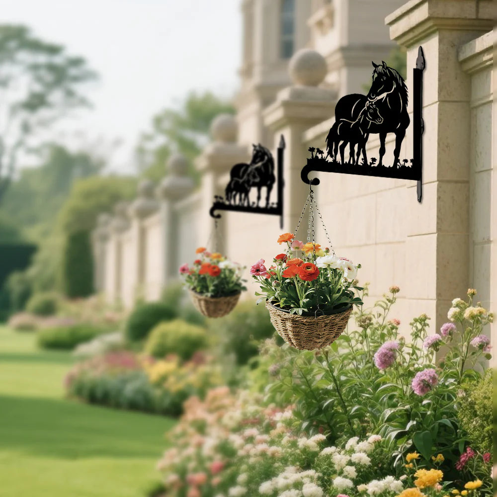 At ve Yavrusu Figürlü Çiçeklik Askı Metali