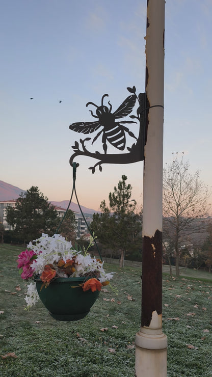 Kraliçe Arı Figürlü Askı Metali