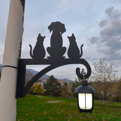 Köpek ve Dostları Çiçek Askı Metali