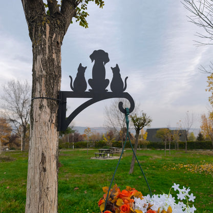 Köpek ve Dostları Çiçek Askı Metali