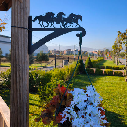 At Sürüsü Figürlü Çiçeklik Askı Metali